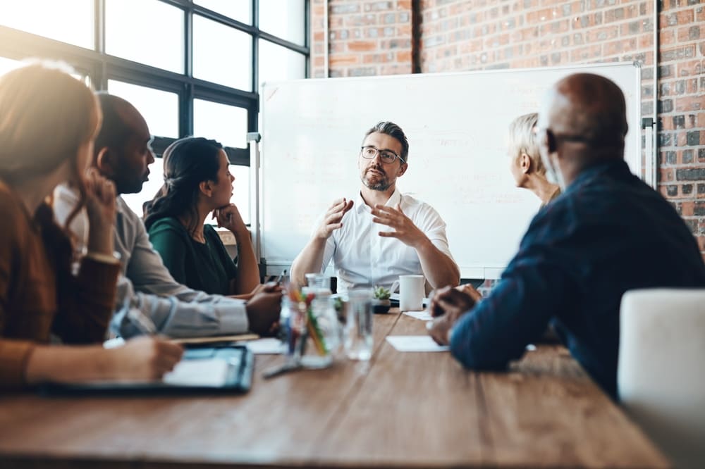 A empresa pode gravar conversas dos funcionários